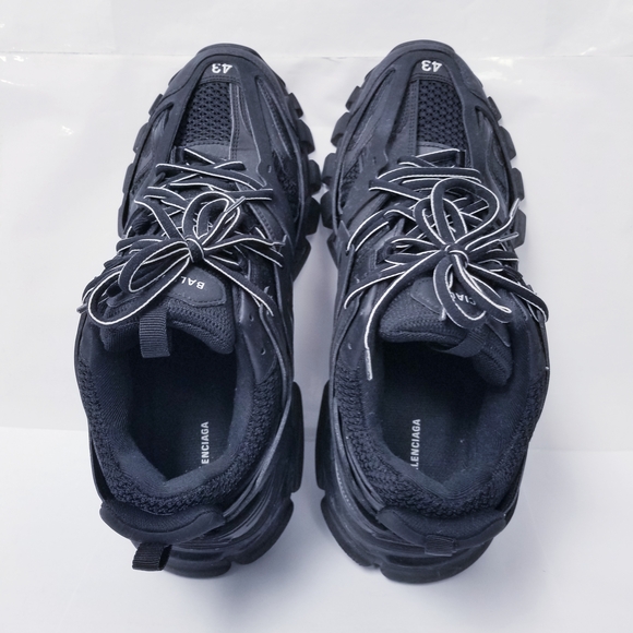 Balenciaga Men's Black Sneakers - Picture 5 of 11